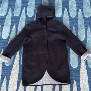 Lululemon Athletica City Bound Reversible Wrap- Hooded Coat black / grey